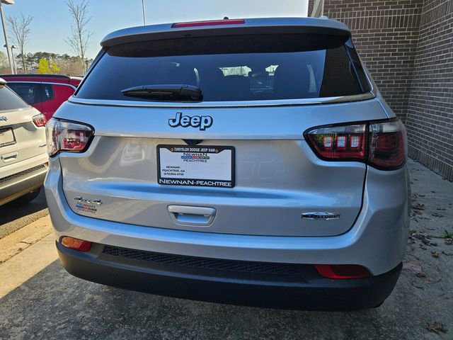 New 2025 Jeep Compass Latitude w/ Sun & Sound Group AWD/4WD image 4