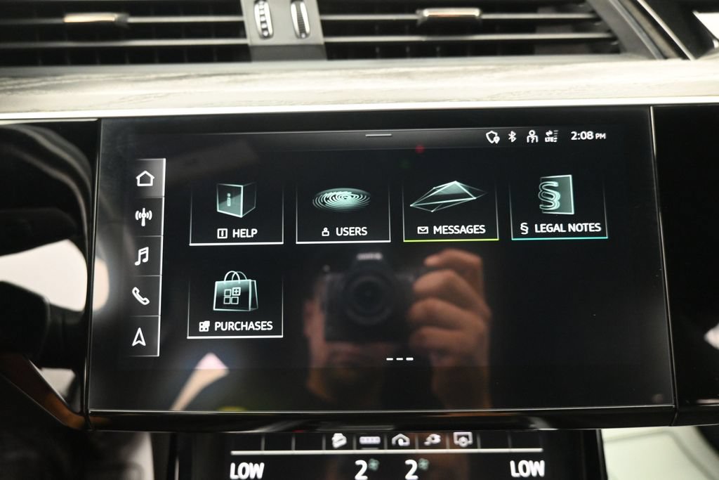 Used 2022 Audi e-tron Premium Plus w/ Premium Plus Package AWD/4WD image 14