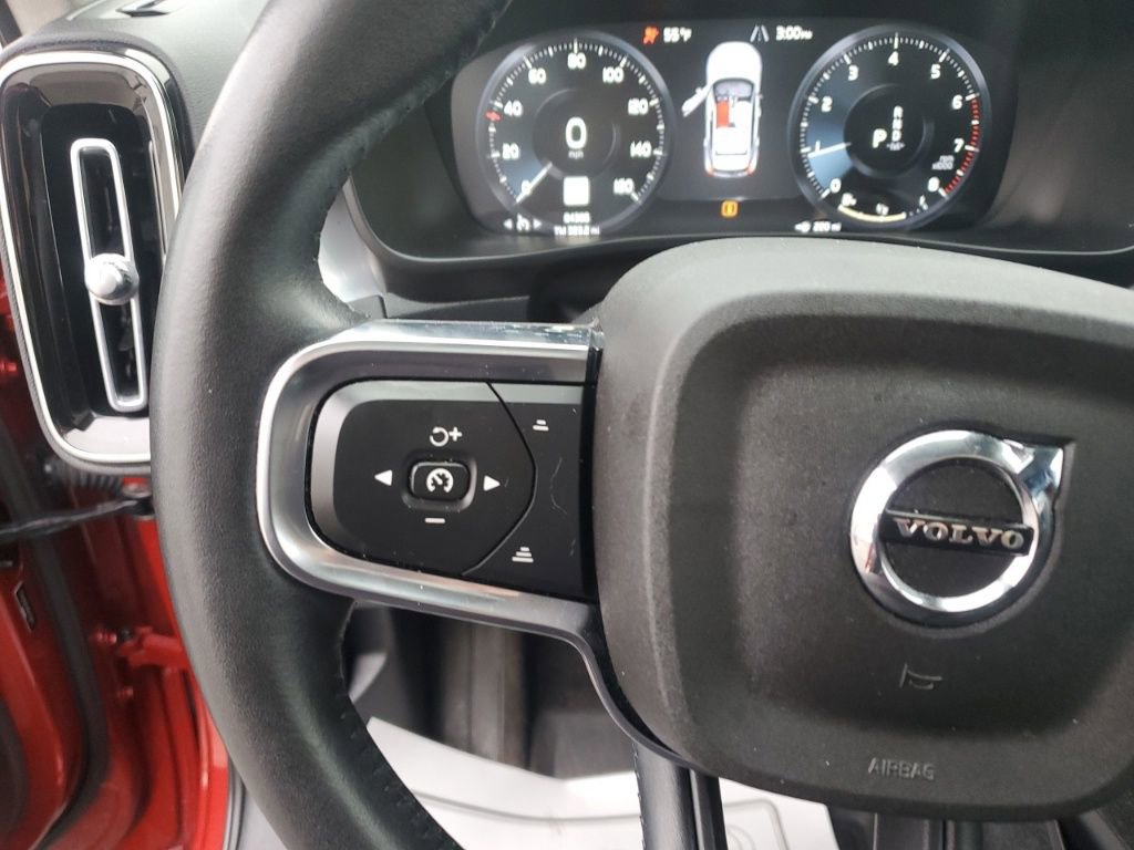Used 2021 Volvo XC40 T5 Momentum w/ Climate Package image 18
