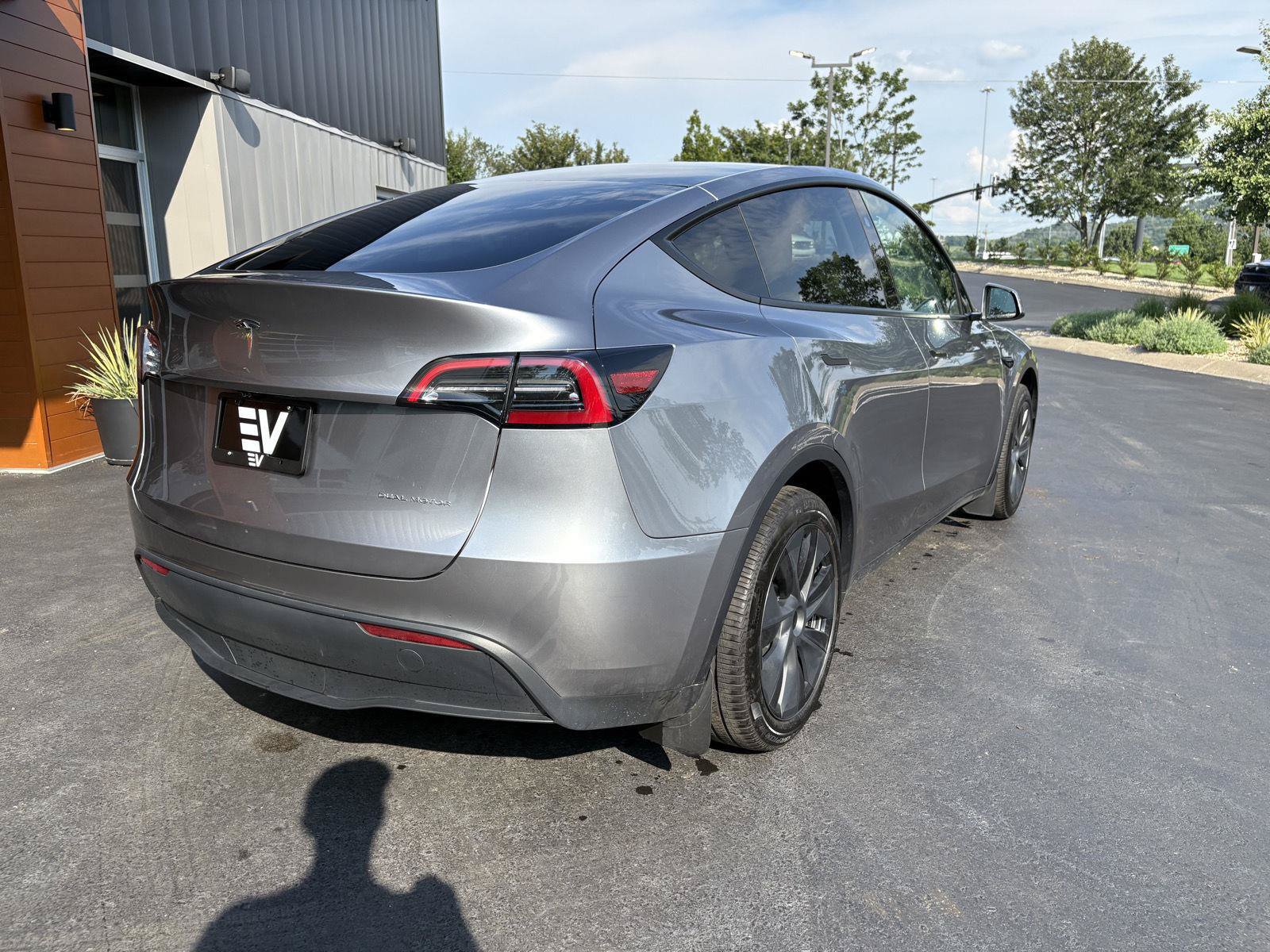 Used 2024 Tesla Model Y Long Range AWD/4WD image 8