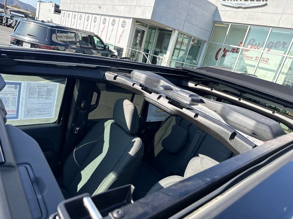 Certified 2025 Jeep Wrangler Unlimited Sahara w/ Safety Group AWD/4WD image 13