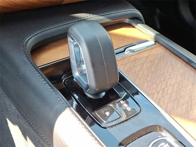 Used 2023 Volvo XC90 B6 Plus image 15