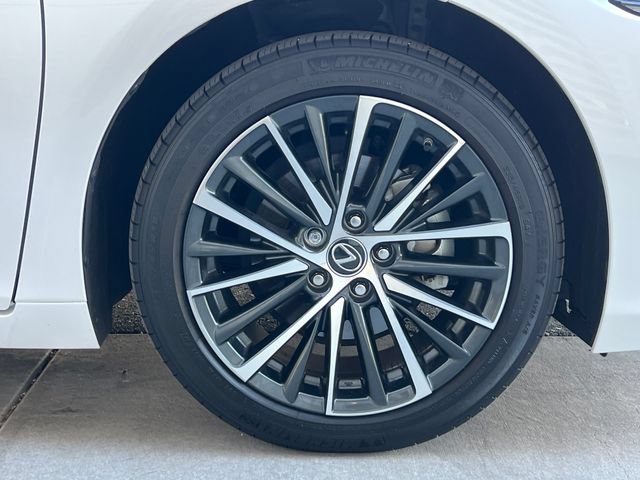 Used 2024 Lexus ES 350 w/ Premium Package FWD image 14