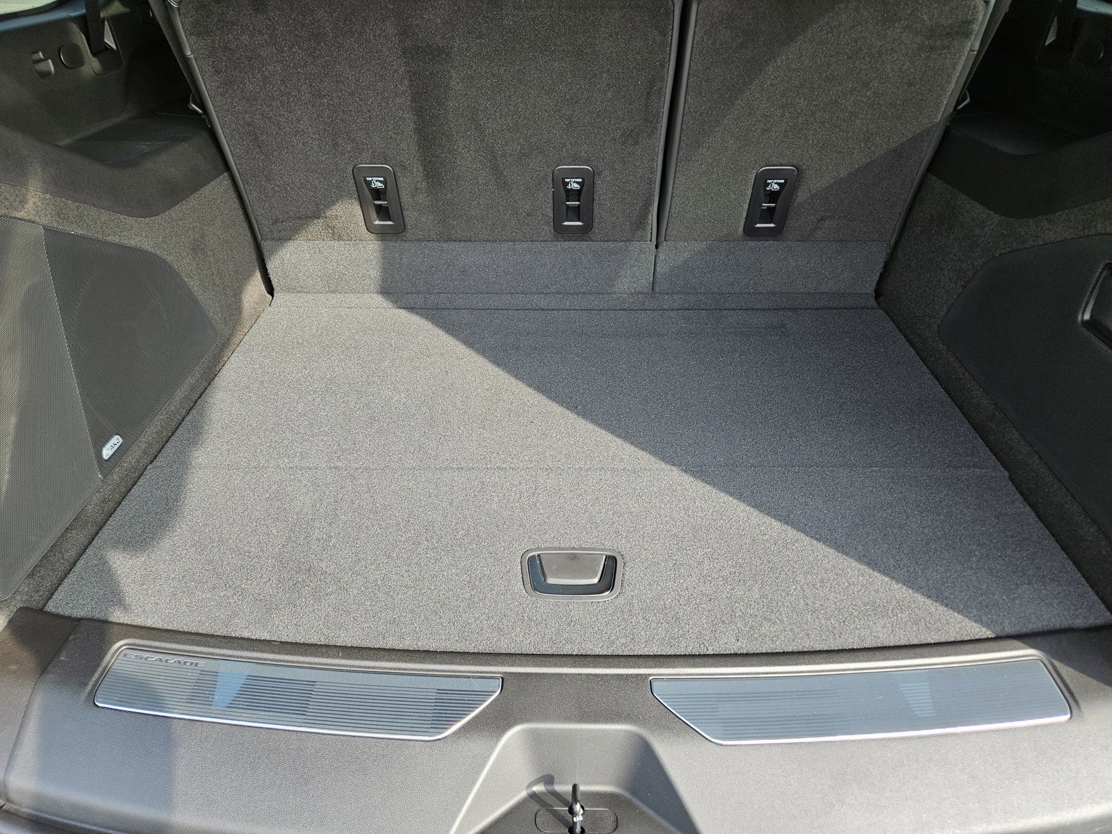 New 2026 Cadillac Escalade ESV Sport w/ LPO, ONYX Package image 23