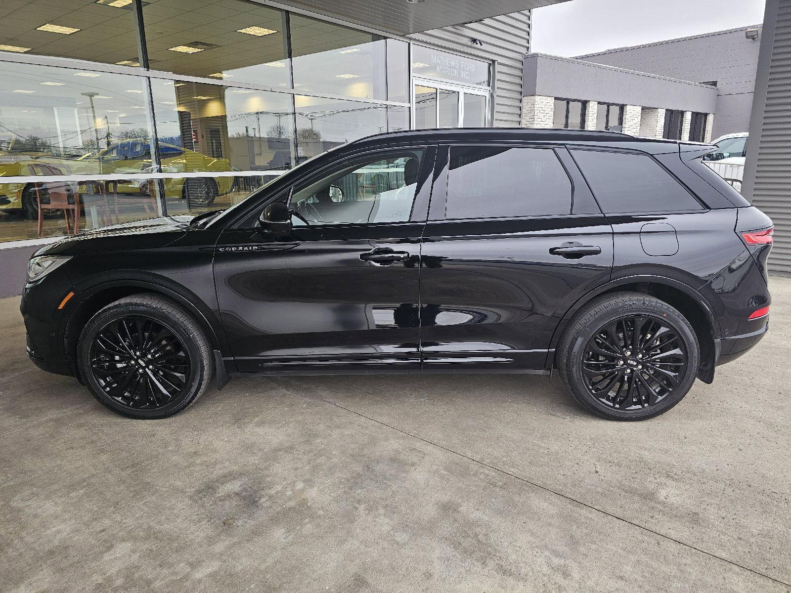 Used 2023 Lincoln Corsair Reserve w/ Equipment Group 202A image 2