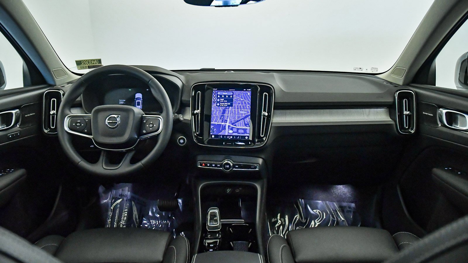 Certified 2025 Volvo XC40 B5 Plus w/ Climate Package image 15