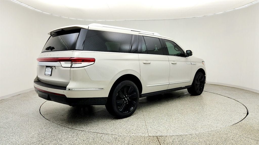 Used 2024 Lincoln Navigator L Reserve AWD/4WD image 5