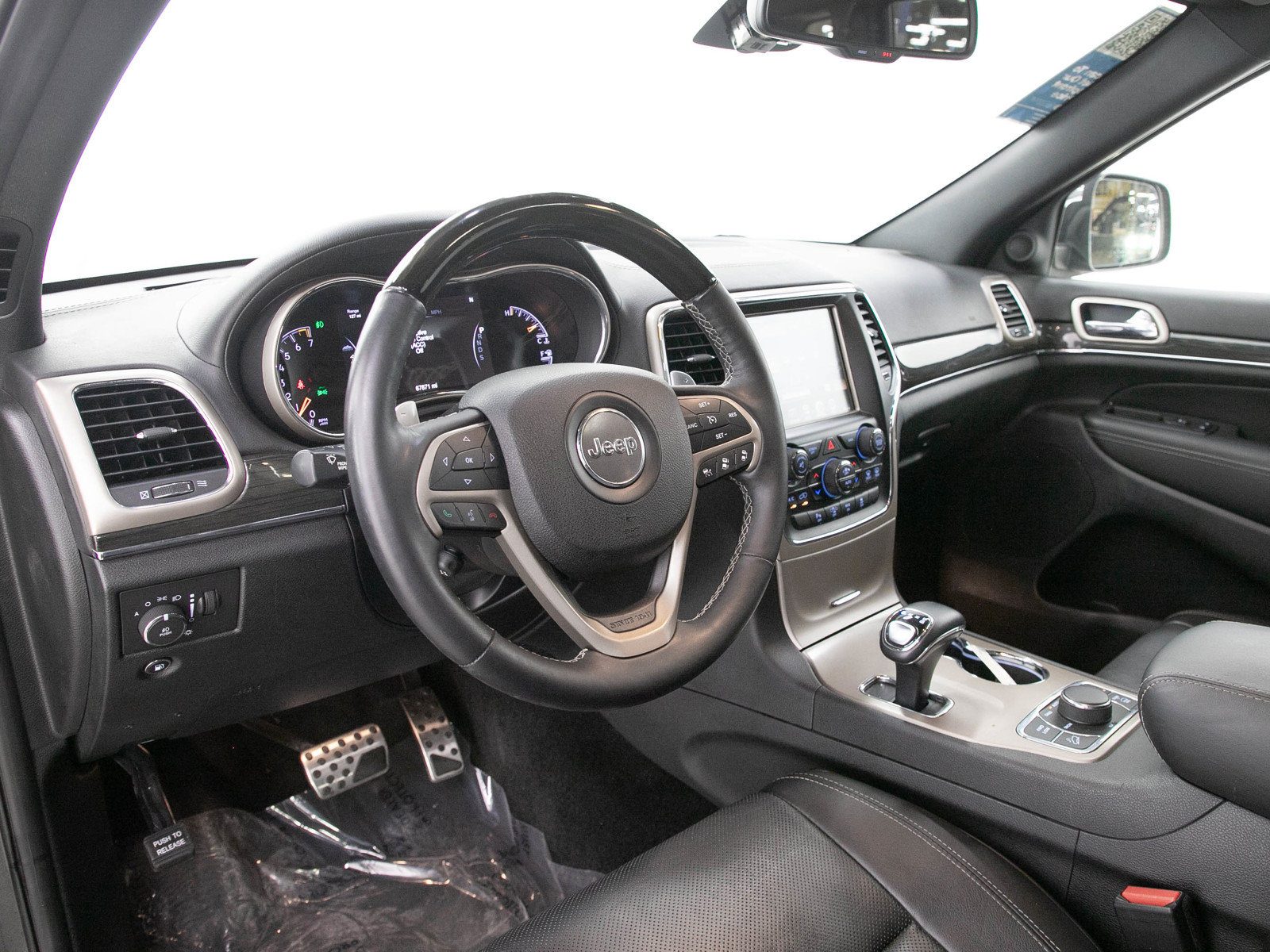 Used 2015 Jeep Grand Cherokee Overland w/ Advanced Technology Group AWD/4WD image 25