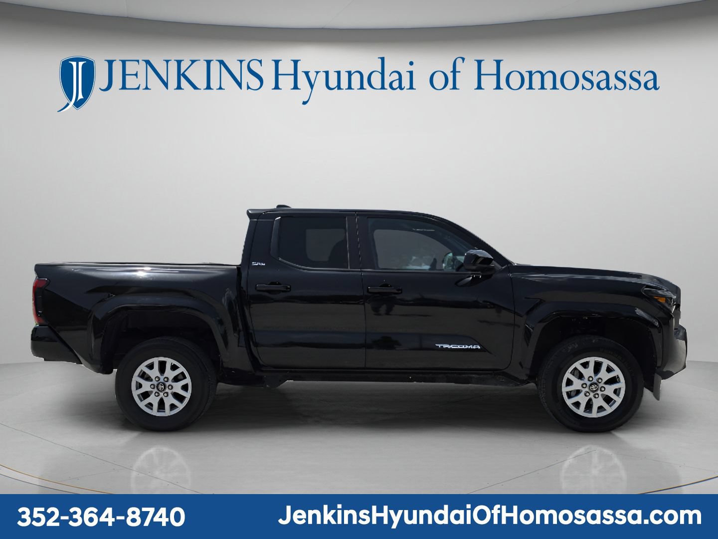 Used 2024 Toyota Tacoma SR5 RWD image 3