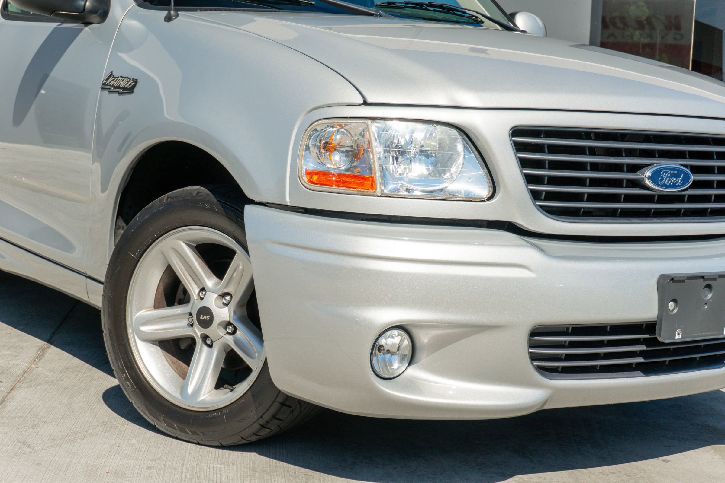 Used 2004 Ford F150 Lightning RWD image 31