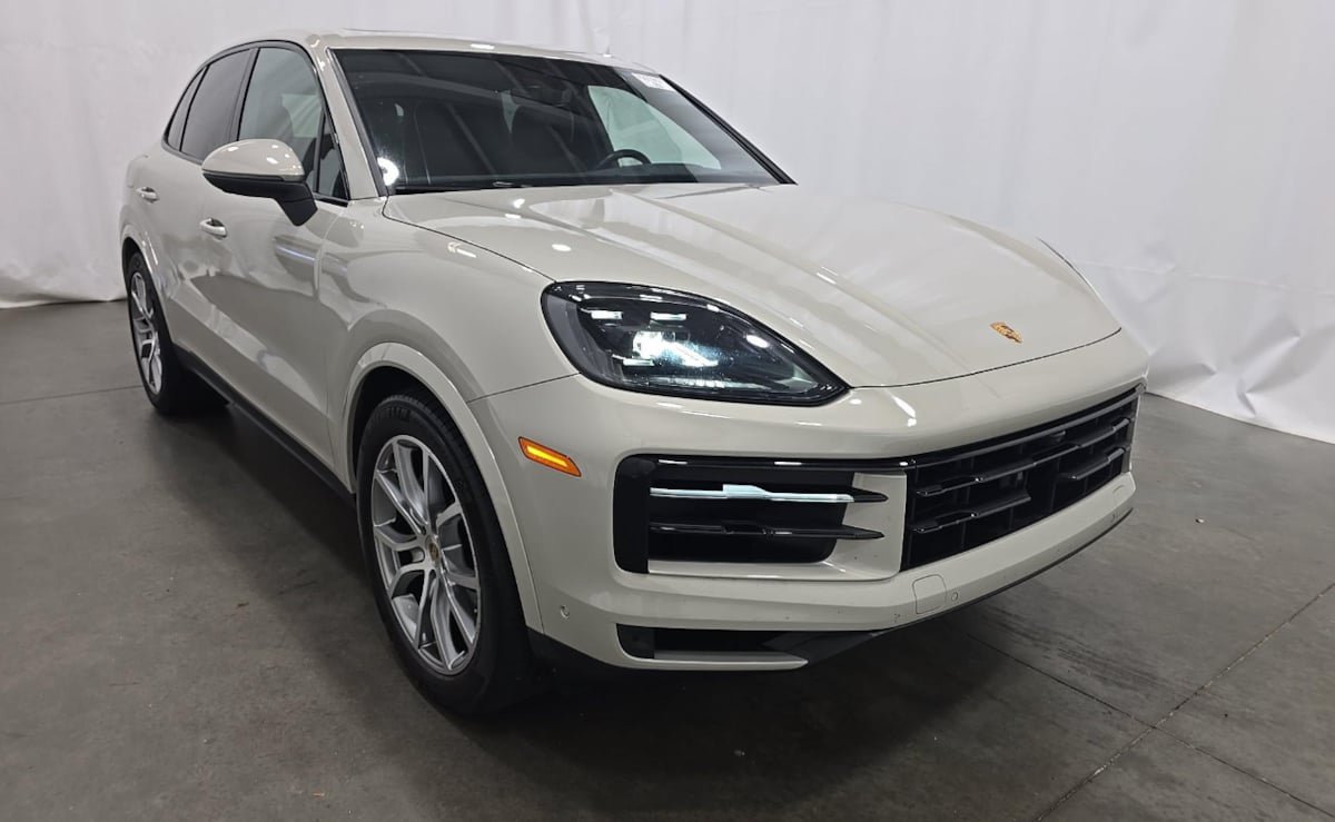 Used 2024 Porsche Cayenne AWD/4WD image 6