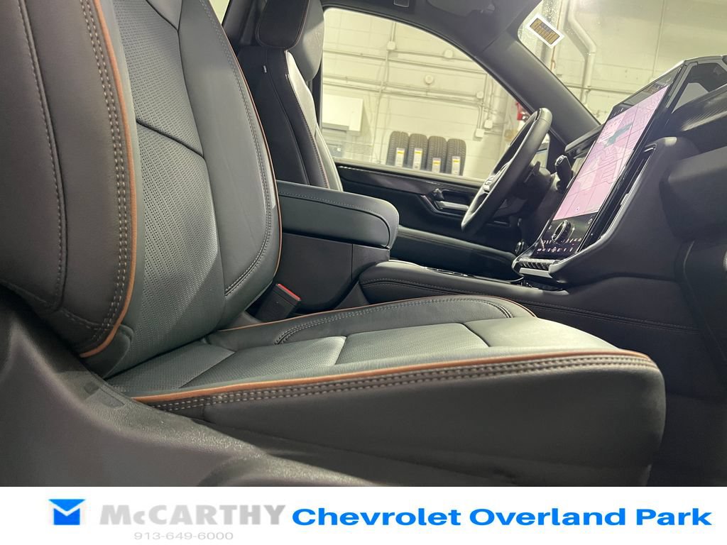 Used 2025 GMC Yukon AT4 w/ AT4 Premium Plus Package AWD/4WD image 37