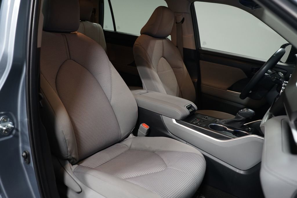 Certified 2024 Toyota Highlander LE image 28