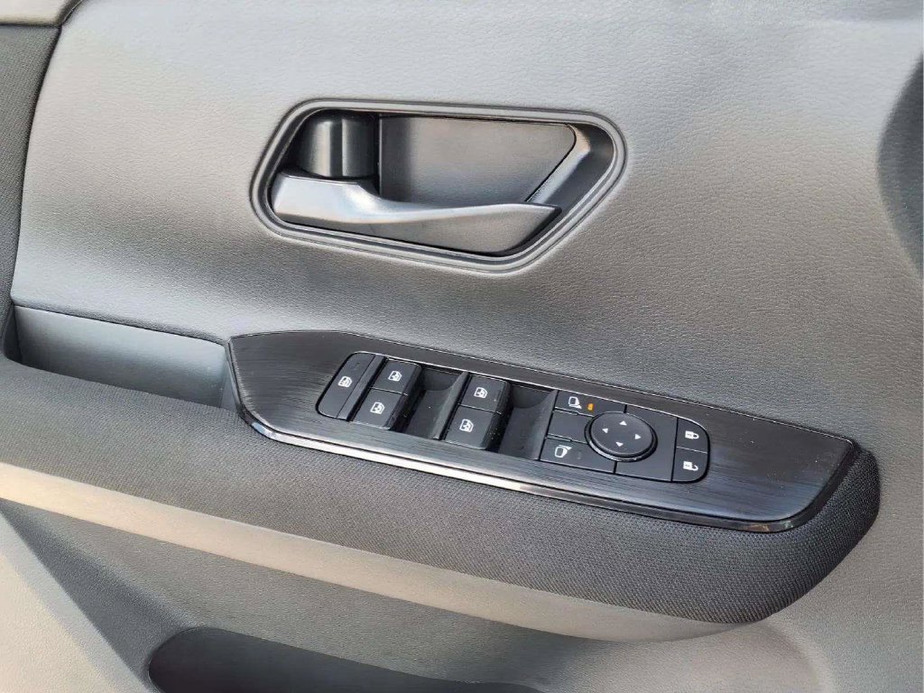 New 2027 Nissan Kicks S FWD image 16