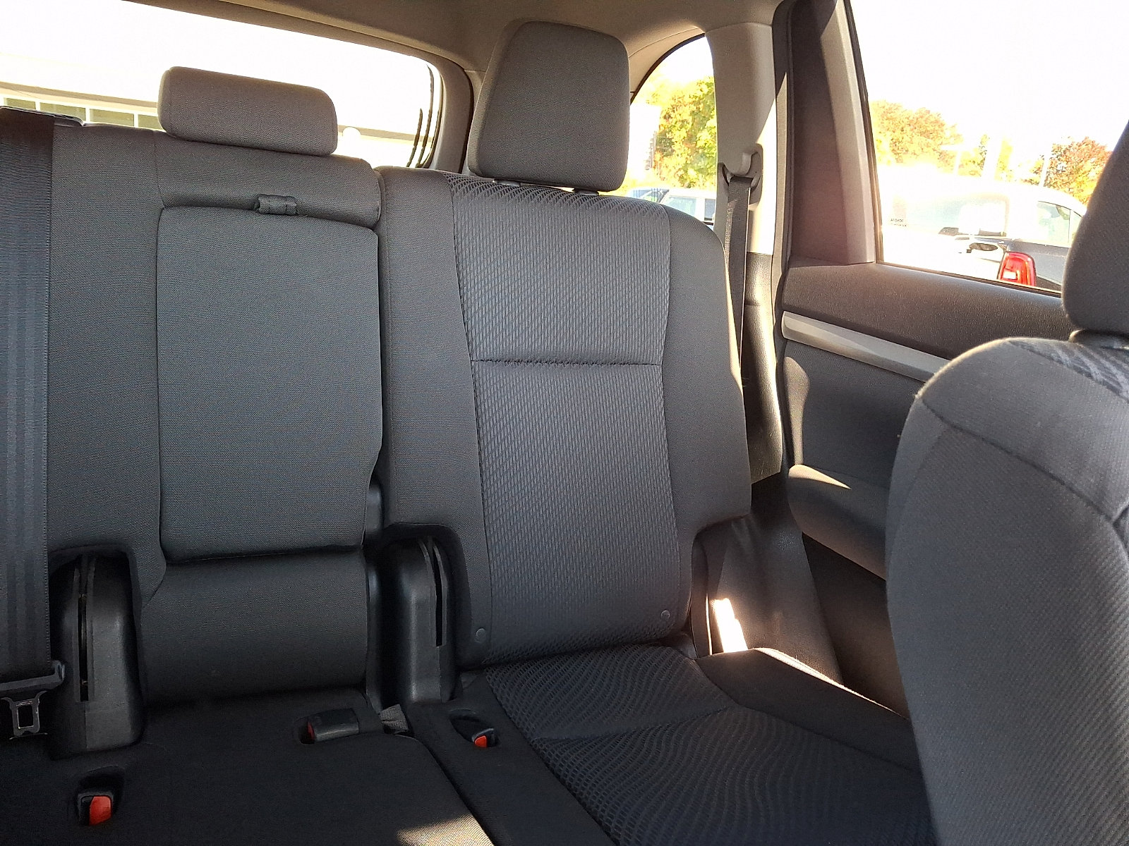 Used 2016 Toyota Highlander LE AWD/4WD image 19