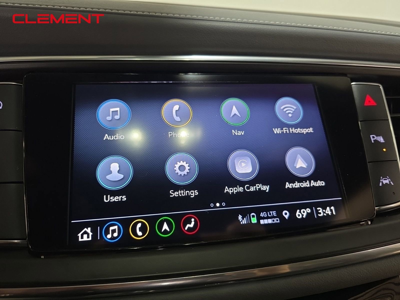 Used 2024 Buick Enclave Premium image 17