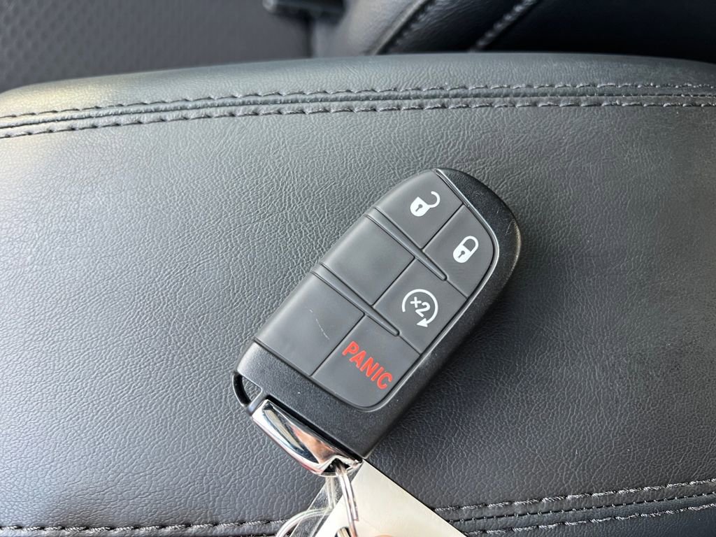 New 2025 Jeep Compass Latitude image 24