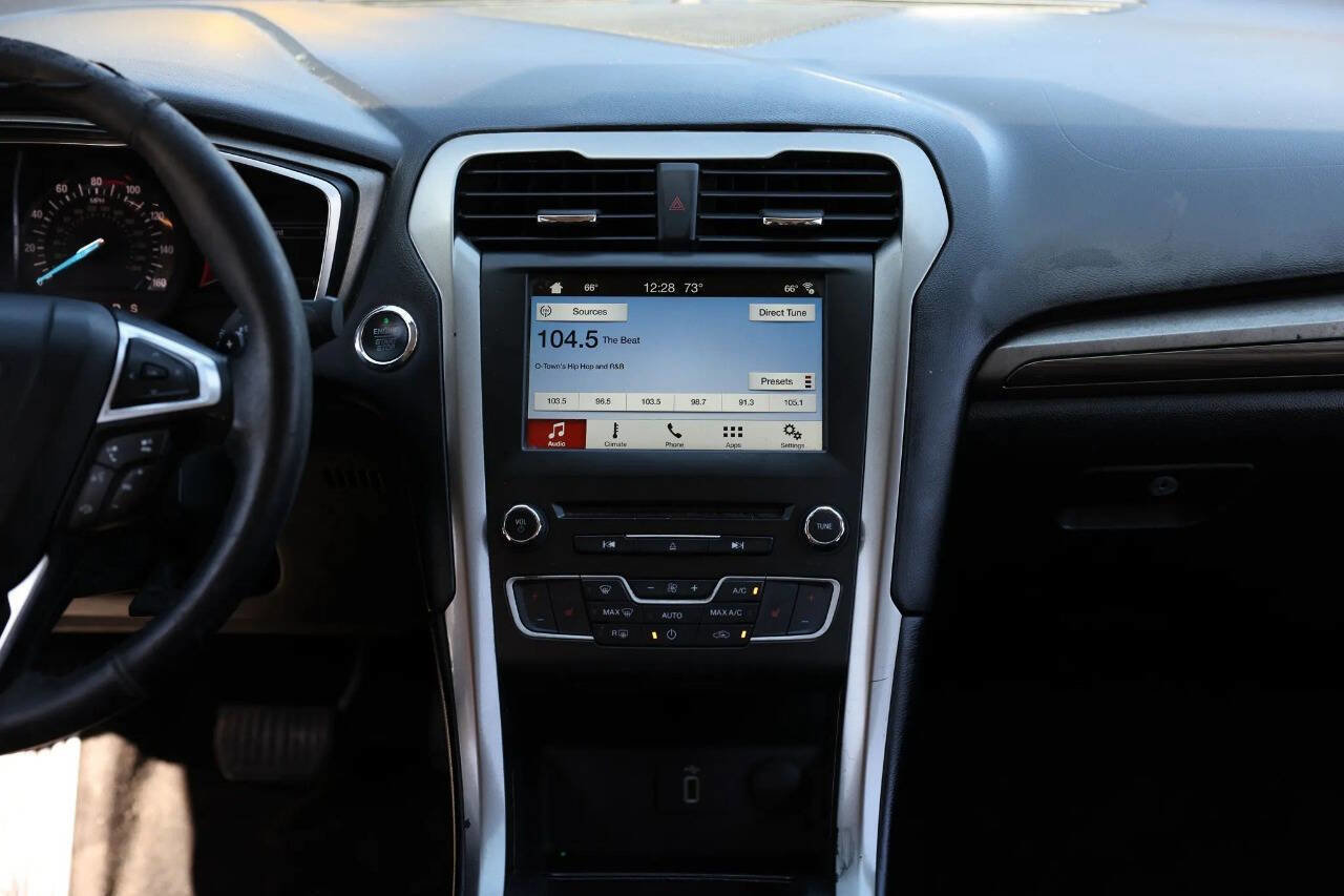 Used 2018 Ford Fusion SE w/ Fusion SE Technology Package image 46