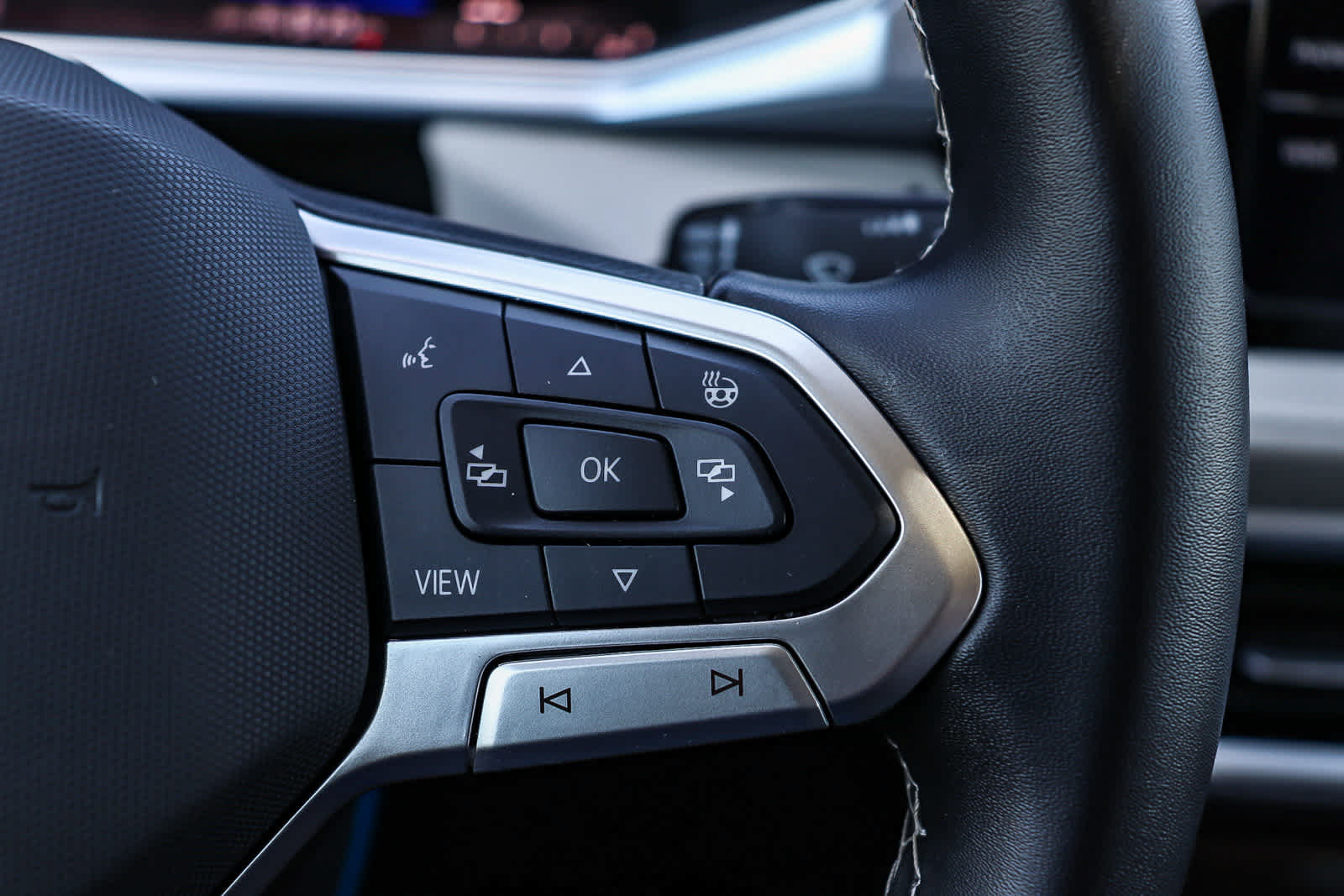 New 2025 Volkswagen Taos SE FWD image 24