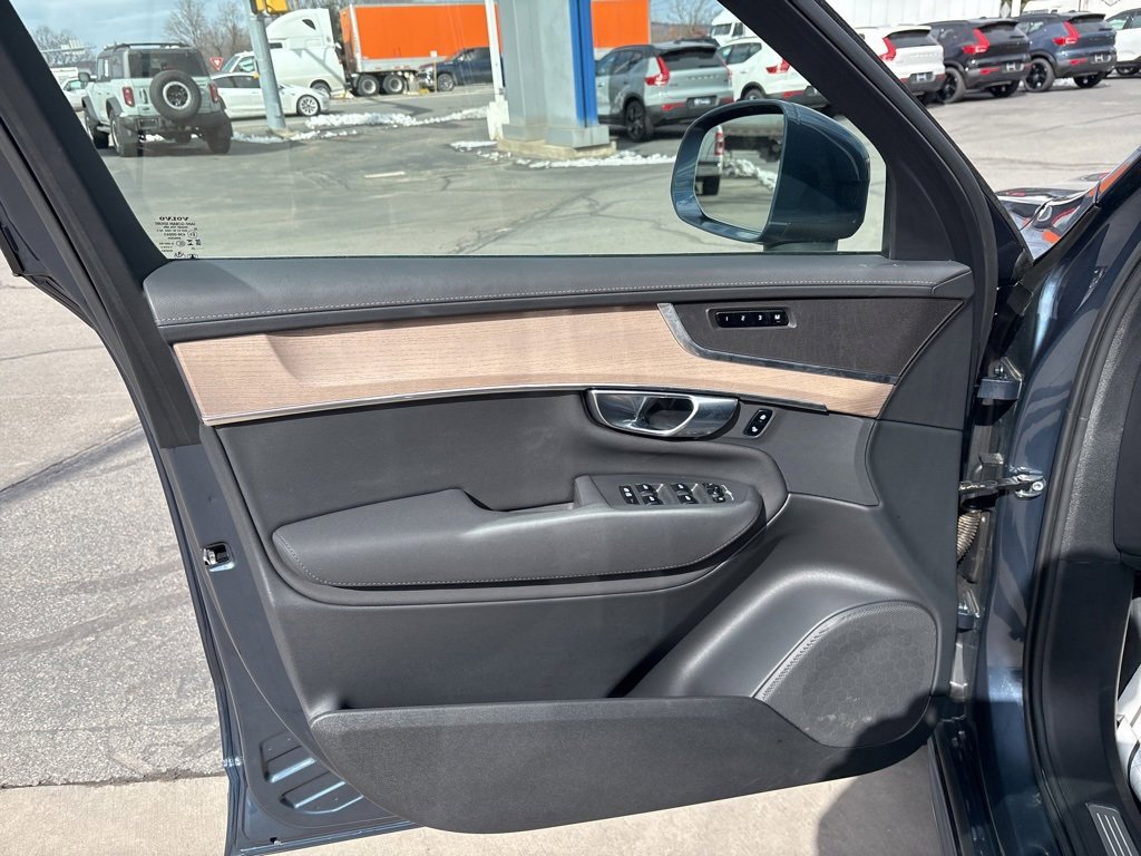 Certified 2025 Volvo XC90 B5 Plus image 17
