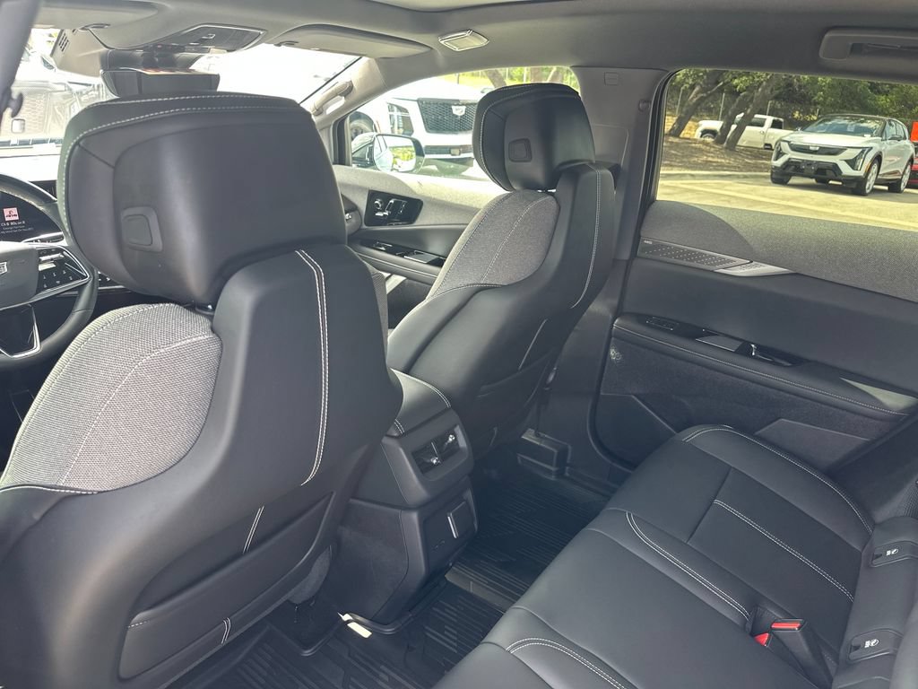 Used 2025 Cadillac Optiq Luxury 1 AWD/4WD image 36