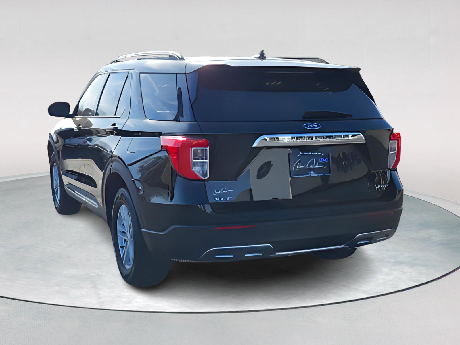 Used 2023 Ford Explorer XLT w/ Equipment Group 202A image 6