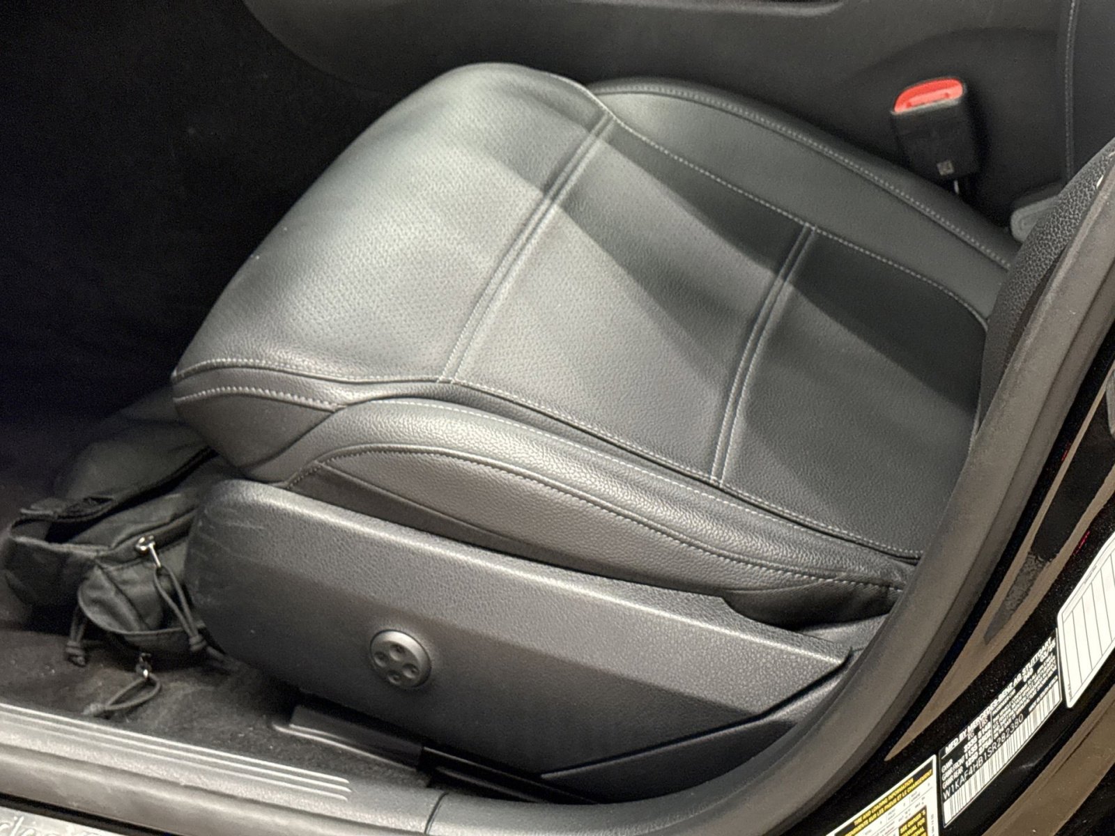 Used 2025 Mercedes-Benz C 300 4MATIC Sedan image 15