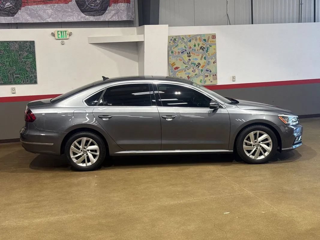 Used 2018 Volkswagen Passat 2.0T SE FWD image 44