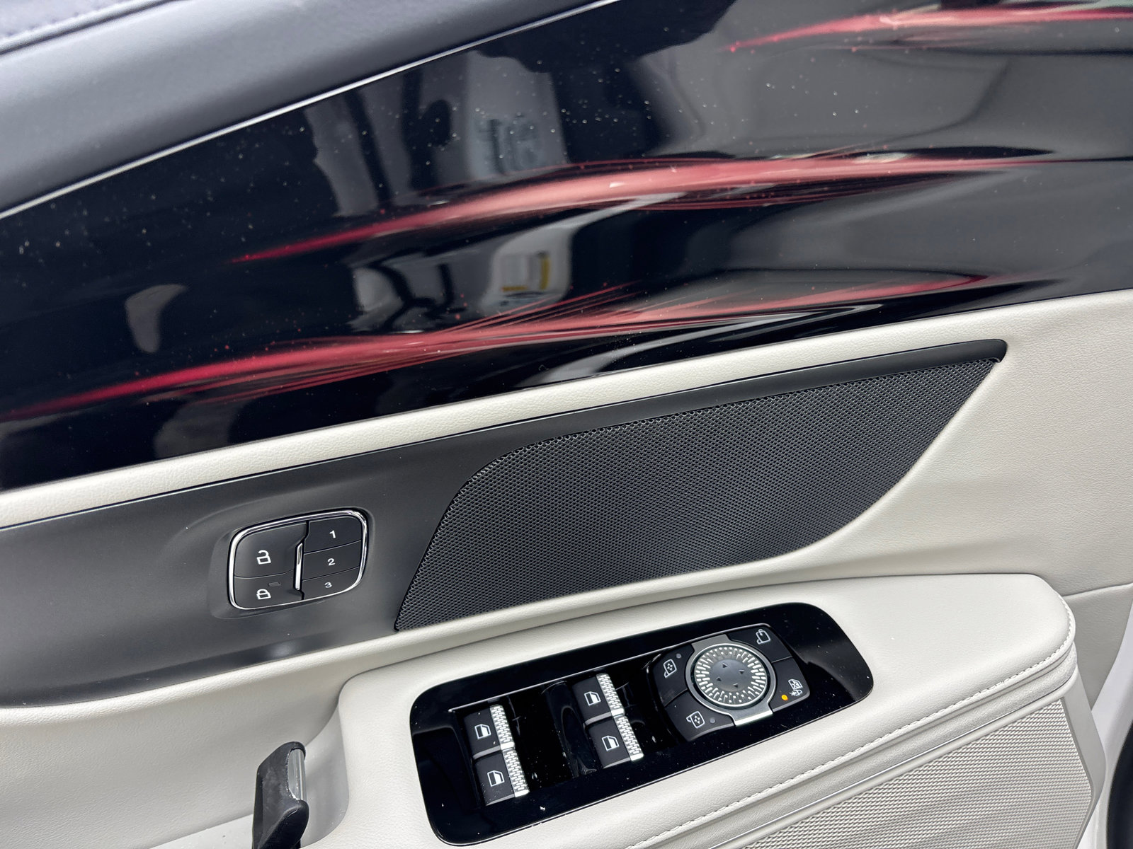New 2026 Lincoln Nautilus Premier AWD/4WD image 12