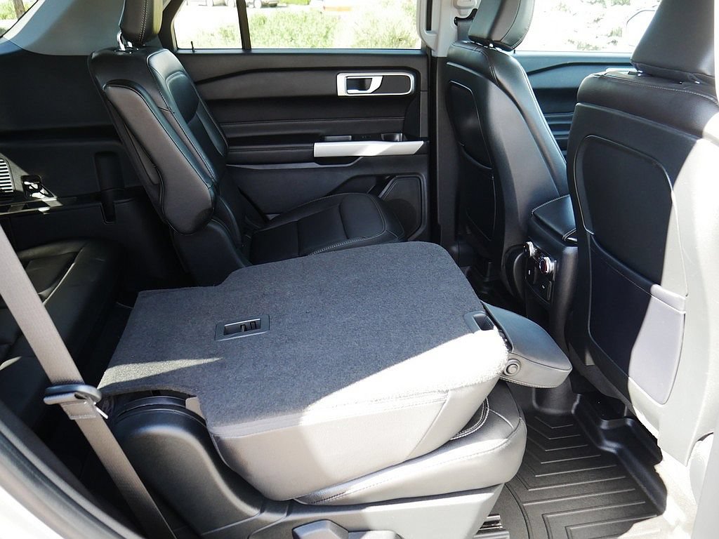 Used 2020 Ford Explorer XLT w/ Equipment Group 202A AWD/4WD image 57