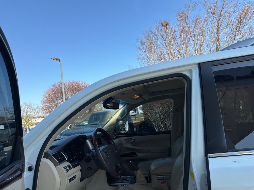 Used 2015 Lexus LX 570 4WD w/ Luxury Package image 35