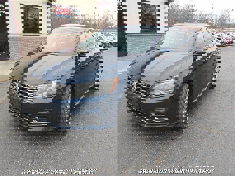 Used 2019 Volkswagen Passat 2.0T Wolfsburg image 3