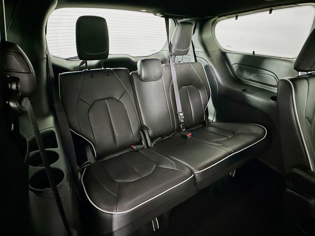 Used 2025 Chrysler Pacifica Limited FWD image 36