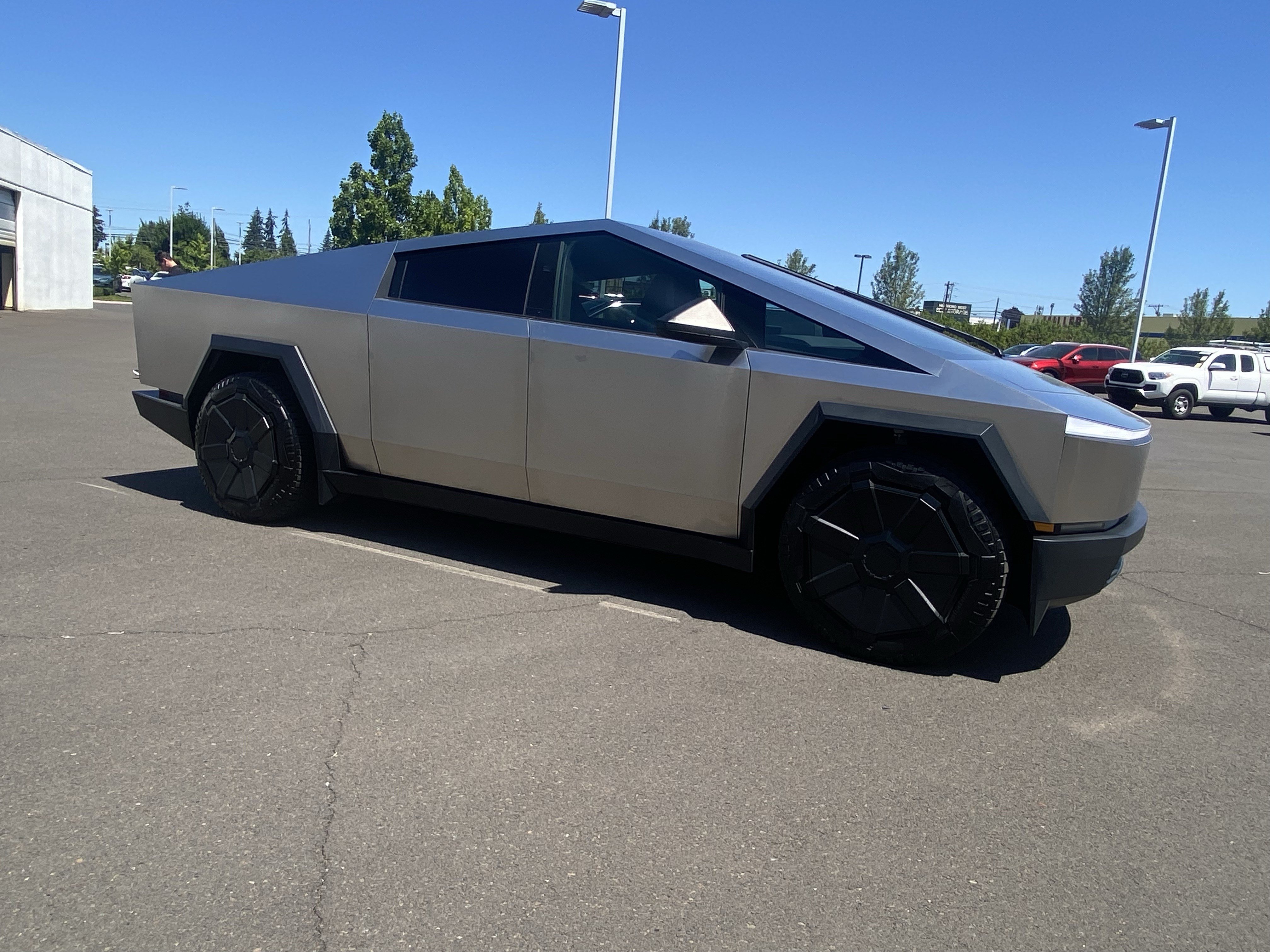 Used 2024 Tesla Cybertruck AWD Crew Cab image 6