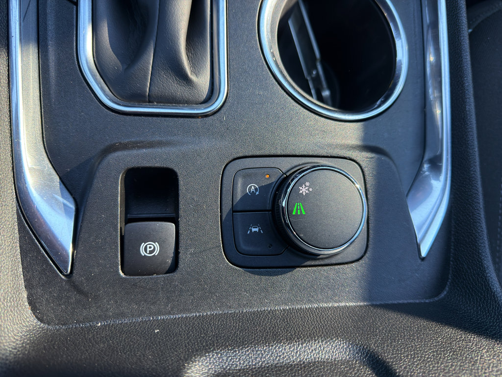 Used 2023 Chevrolet Traverse LT image 15