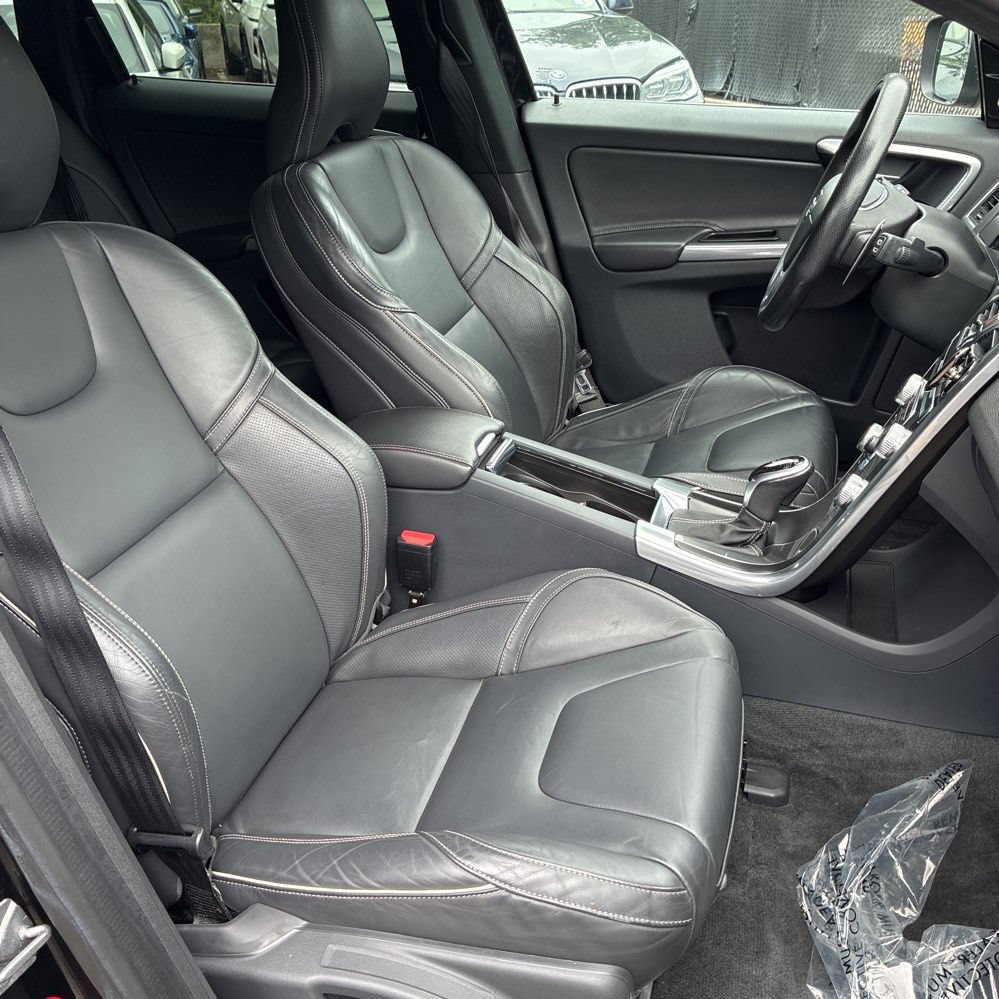 Used 2017 Volvo XC60 T6 R-Design w/ Climate Package AWD/4WD image 13