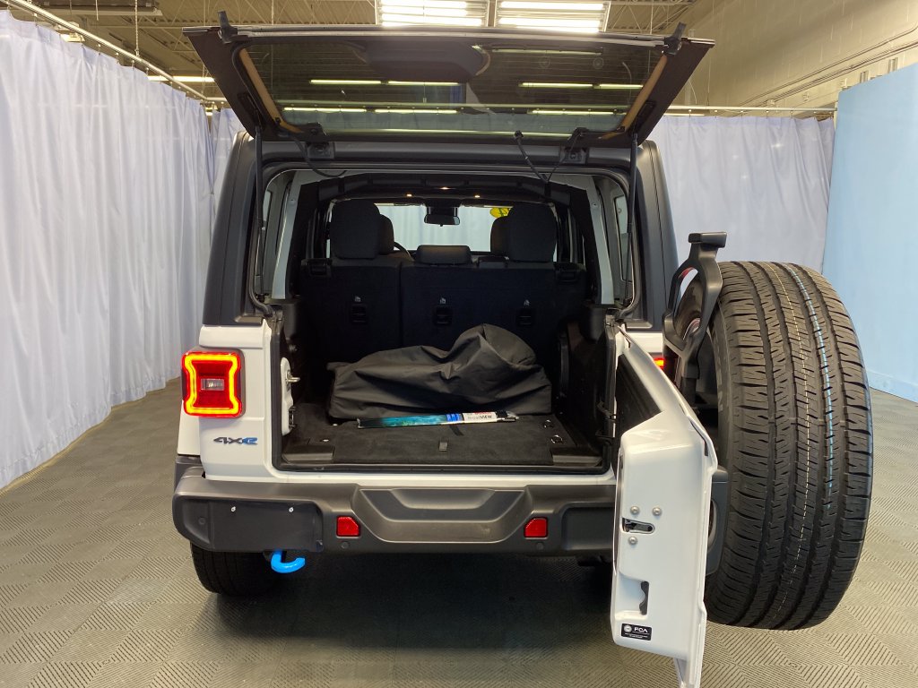 Used 2024 Jeep Wrangler Unlimited w/ Convenience Group AWD/4WD image 34