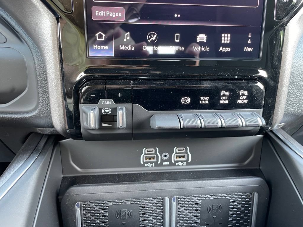 New 2026 RAM 3500 Big Horn AWD/4WD image 18