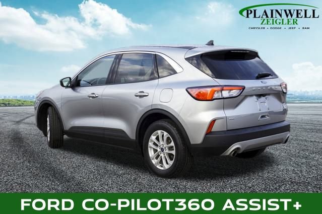 Used 2022 Ford Escape SE w/ Cold Weather Package image 2