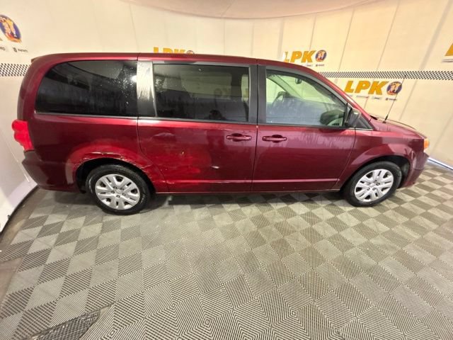 Used 2018 Dodge Grand Caravan SE w/ UConnect Hands-Free Group FWD image 6