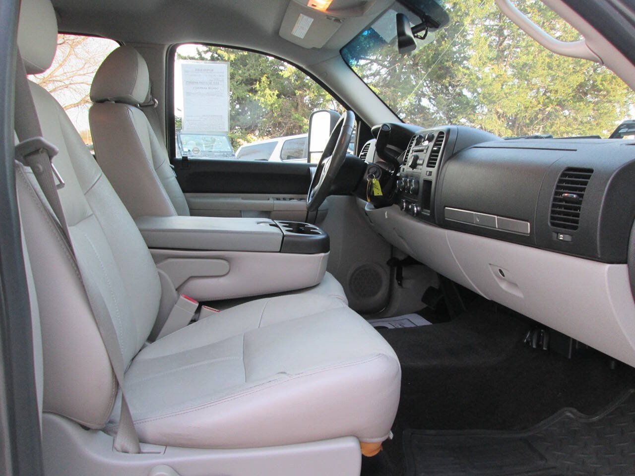 Used 2008 Chevrolet Silverado 2500 LT w/ Safety Package AWD/4WD image 12