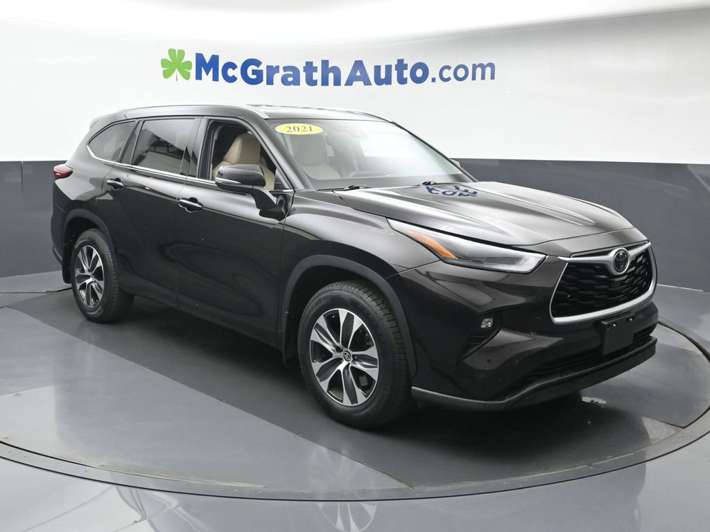 Used 2021 Toyota Highlander XLE image 2