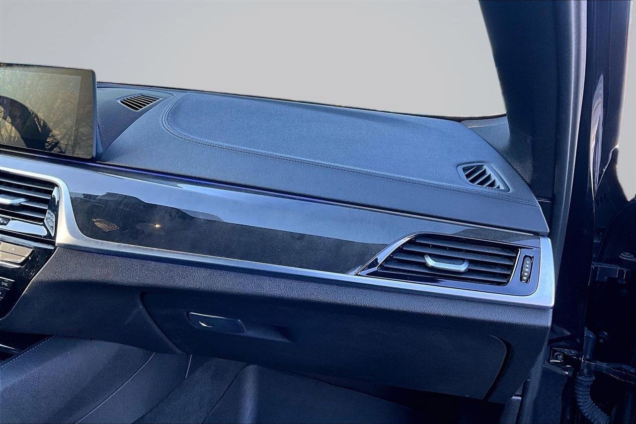 Used 2018 BMW 540i xDrive 540i xDrive w/ M Sport Package image 26