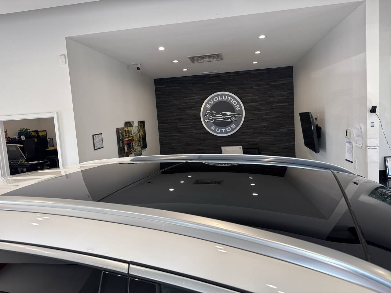 Used 2018 Mercedes-Benz GLC 300 4MATIC w/ Premium Package image 16