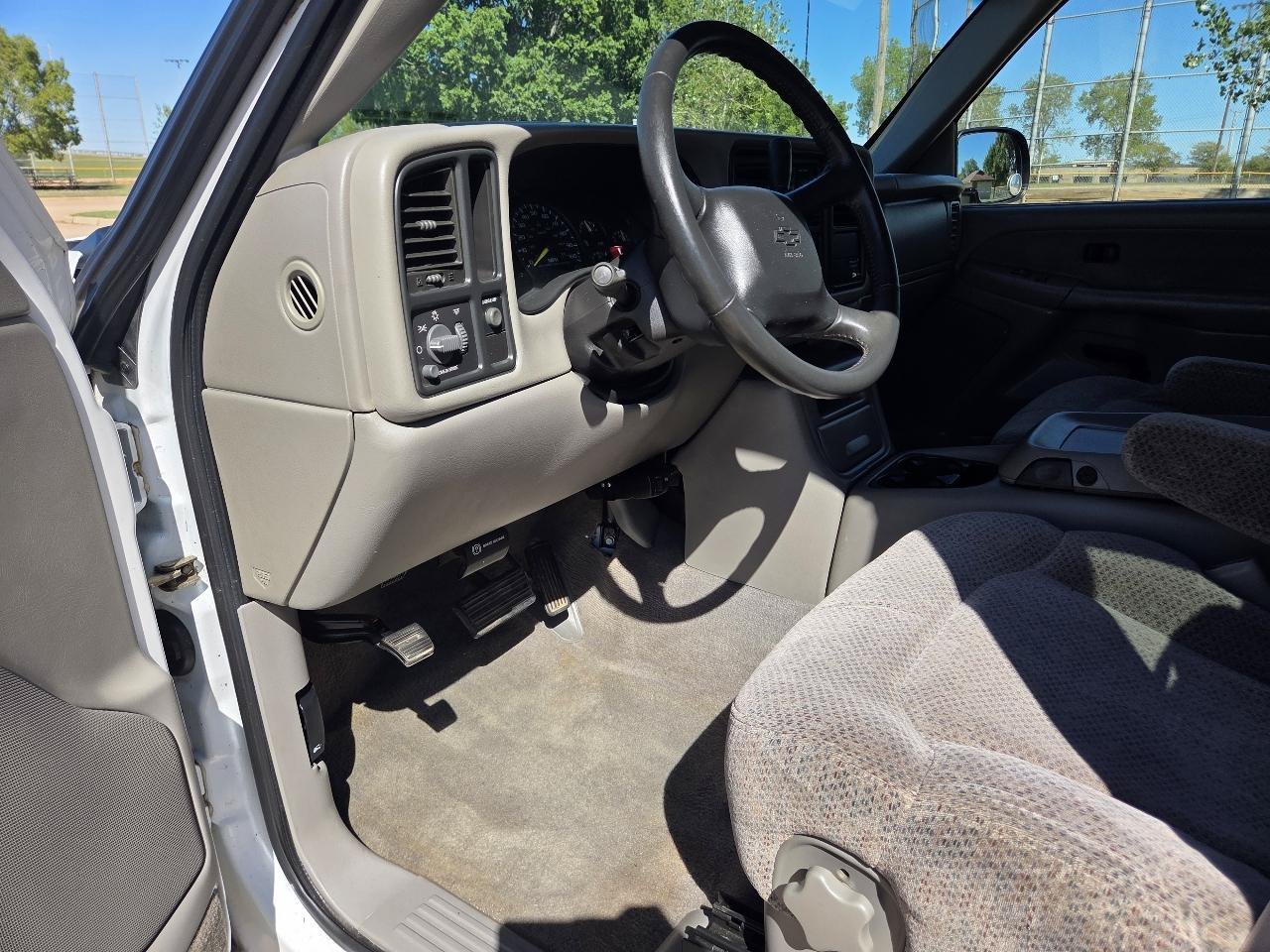 Used 1999 Chevrolet Silverado 2500 LS w/ Firm Ride Suspension Pkg RWD image 14