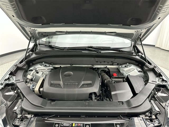 Used 2018 Volvo XC60 T6 Momentum w/ Convenience Package image 26