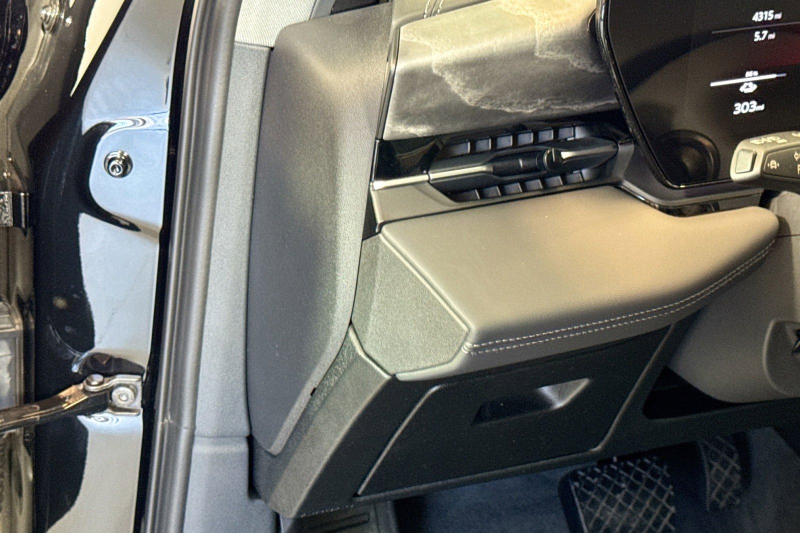 Used 2025 Audi A6 e-tron Prestige w/ Black Warm Weather Package RWD image 10