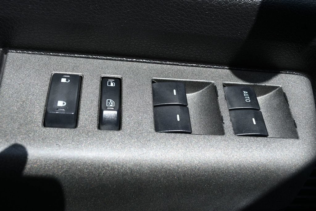 Used 2011 Ford F350 Lariat w/ Lariat Interior Pkg AWD/4WD image 47