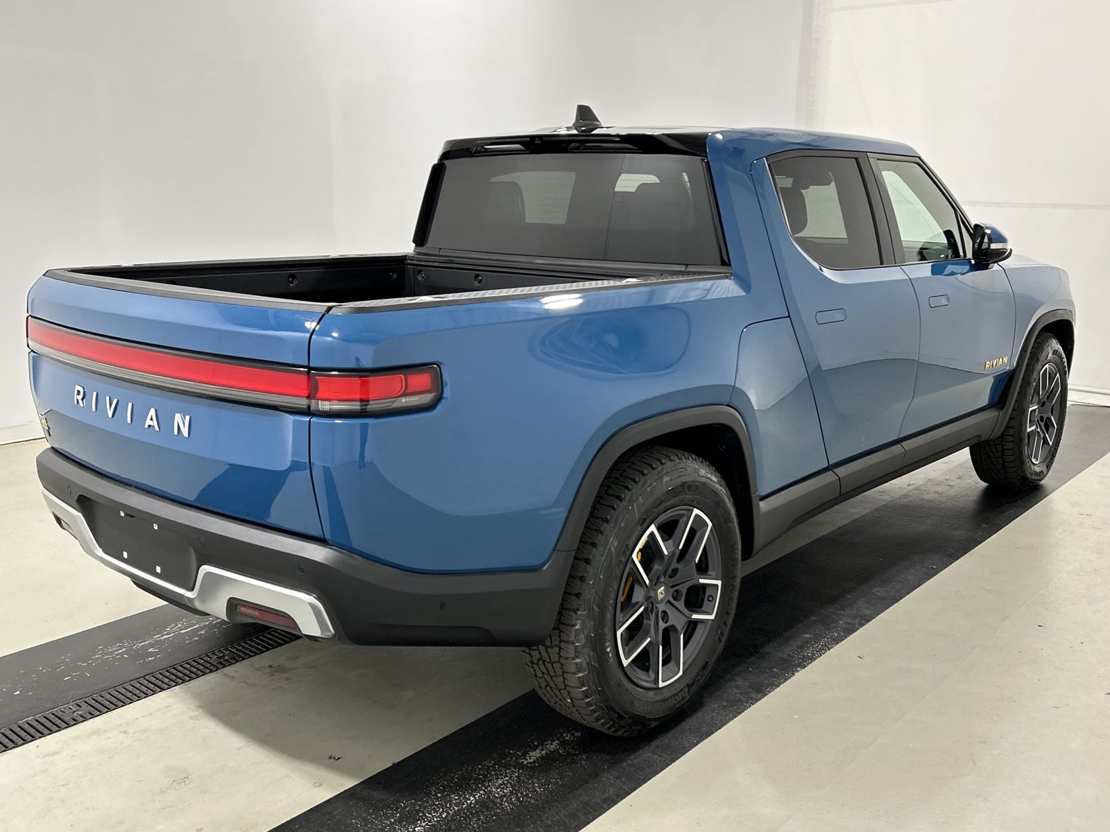 Used 2023 Rivian R1T Launch Edition AWD/4WD image 5