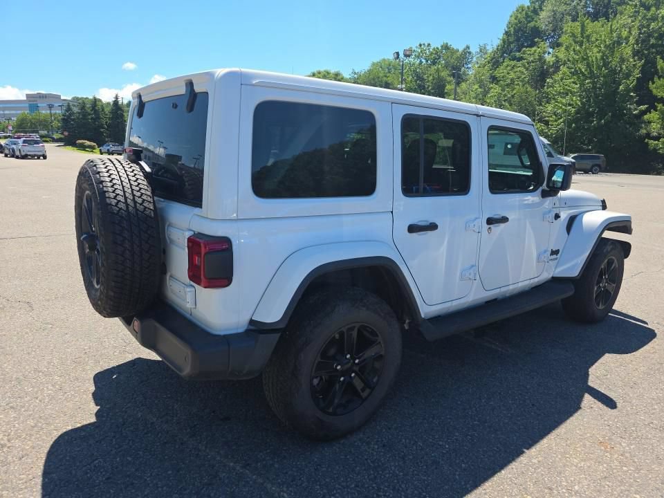 Used 2022 Jeep Wrangler Unlimited Sahara AWD/4WD image 4